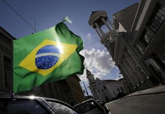 申请人需要在巴西签证中心预约递交申请吗？